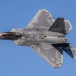چرا نیروی دریایی آمریکا از جنگنده F-22 رپتور استفاده نمی‌کند؟