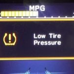 چراغ TPMS یا سنسور فشار باد تایر در خودرو چیست و چرا روشن می‌شود؟