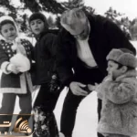 سفر به ایام قدیم سال 1332؛ نقش بر زمین شدن محمدرضا پهلوی تو برف همراه زن و بچه