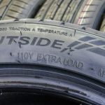 راهنمای جامع دیواره لاستیک: تفاوتهای کلیدی دیواره داخلی و خارجی لاستیک چیست؟