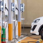 جایگاه‌های سوخت ملزم به نصب ایستگاه شارژ خودروهای برقی می‌شوند
