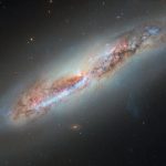 عکس «تلسکوپ فضایی هابل» از یک کهکشان با دنباله گازی