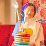 عکس ها / نگاهی بر چیدمان چشم نواز خانه‌ مجردی هلیا امامی / از رنگ لوکس مبلمان تا تابلوهای خوشرنگ ../ چه جشن تولد رنگارنگی …