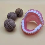 هزینه تعمیر دندان مصنوعی شکسته در سال ۱۴۰۴ + بهترین روش تعمیر فوری