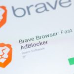 اگر باتری گوشی اندرویدی شما زود خالی می‌شود، مرورگر کروم را پاک و Brave را نصب کنید